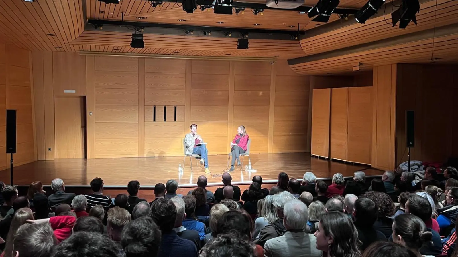 Philippa Sigl-Glöckner und Claus von Wagner diskutierten über die Schuldenbremse. (Foto: Büro Philippa Sigl-Glöckner)