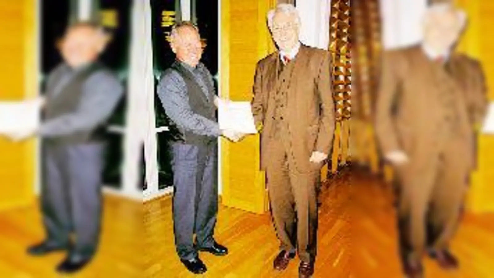 Hohe Ehrung: Bürgermeister Manfred Solbrig (r.) überreicht die Kommunale Dankurkunde an Stadtrat Peter Riedl. 	 (Foto: Kaiser)