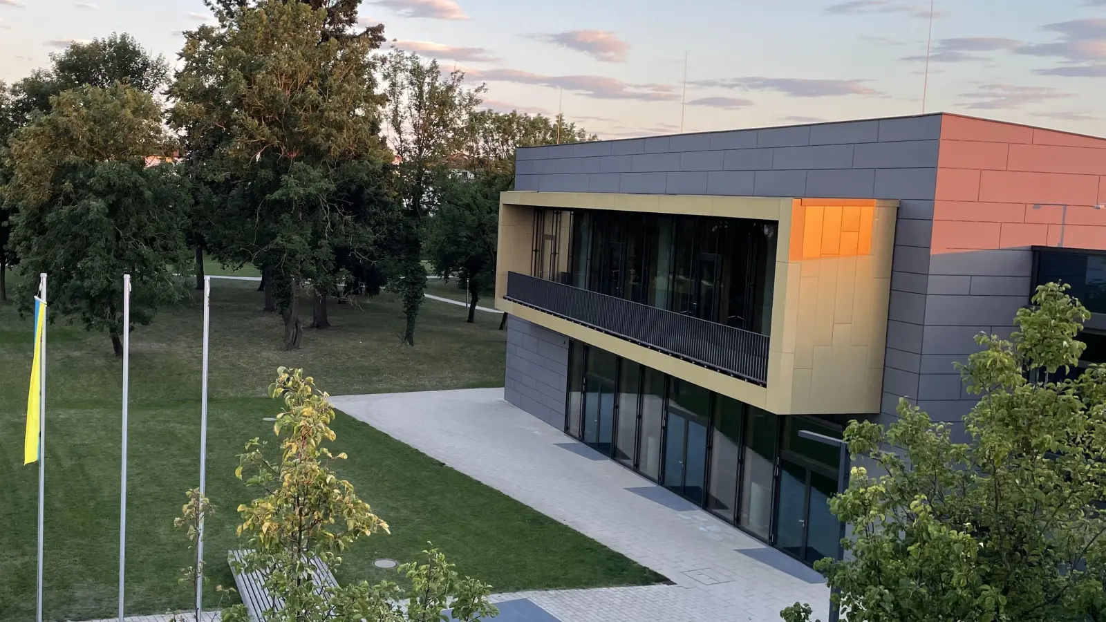 Vom Rathaus aus werden die Geschicke der Gemeinde Gilching geleitet.  (Foto: pst)