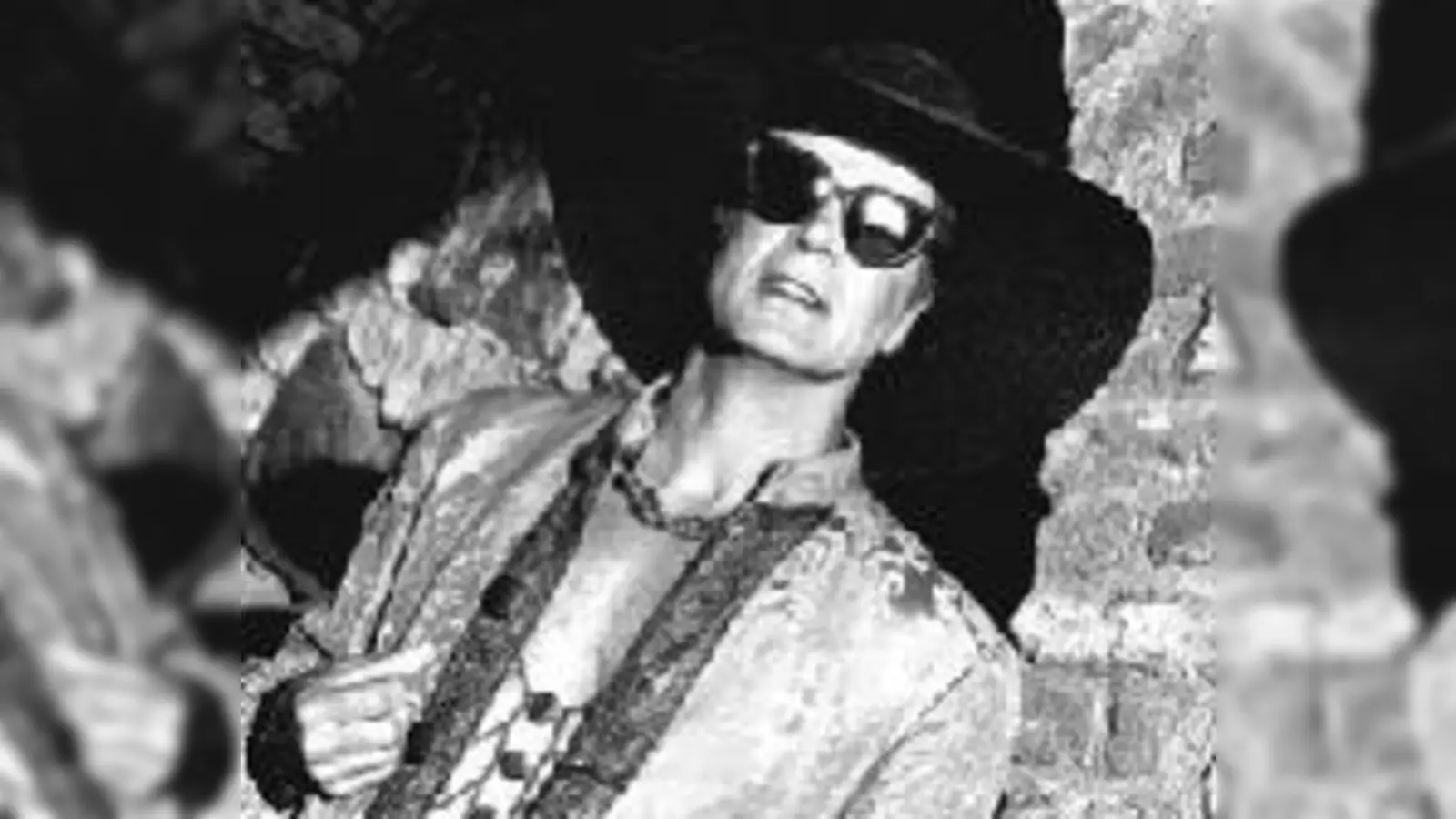 Schauspieler Rudolf Knor versucht den Theatergästen die Figur Casanova näher zu bringen.  (Foto: VA)