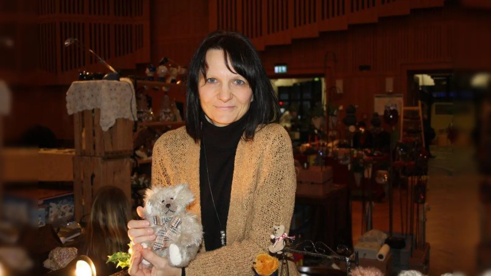 Sabine Luger auf der Karlsfelder Weihnachtsdult. (Foto: hö)