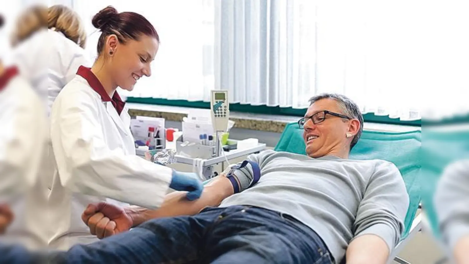 Gründe für eine Blutspende gibt es viele: Wussten Sie etwa, dass man mit einer einzigen Blutspende drei Menschen das Leben retten kann?	 (Foto: BSD des BRK, Guido Rheme)