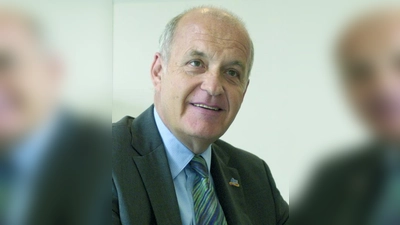 „Politiker versprechen kreditfinanzierte Steuergeschenke, die die Bürger mit Zins und Zinseszins selbst zahlen müssen“: Professor Götz W. Werner, Leiter des Karlsruher Instituts für Entrepreneurship und dm-Gründer. (Foto: pi)