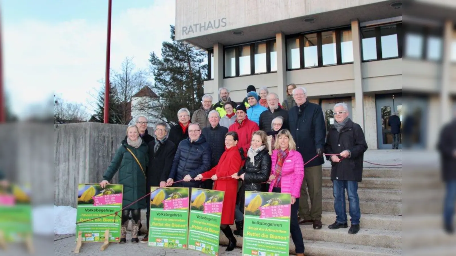 Gräfelfinger Geschlossenheit zum Volksbegehren „Rettet die Bienen“: zum Erstunterzeichnertermin kamen alle in Gräfelfing vertretenen Parteien und viele weitere Gruppierungen. (Foto: us)