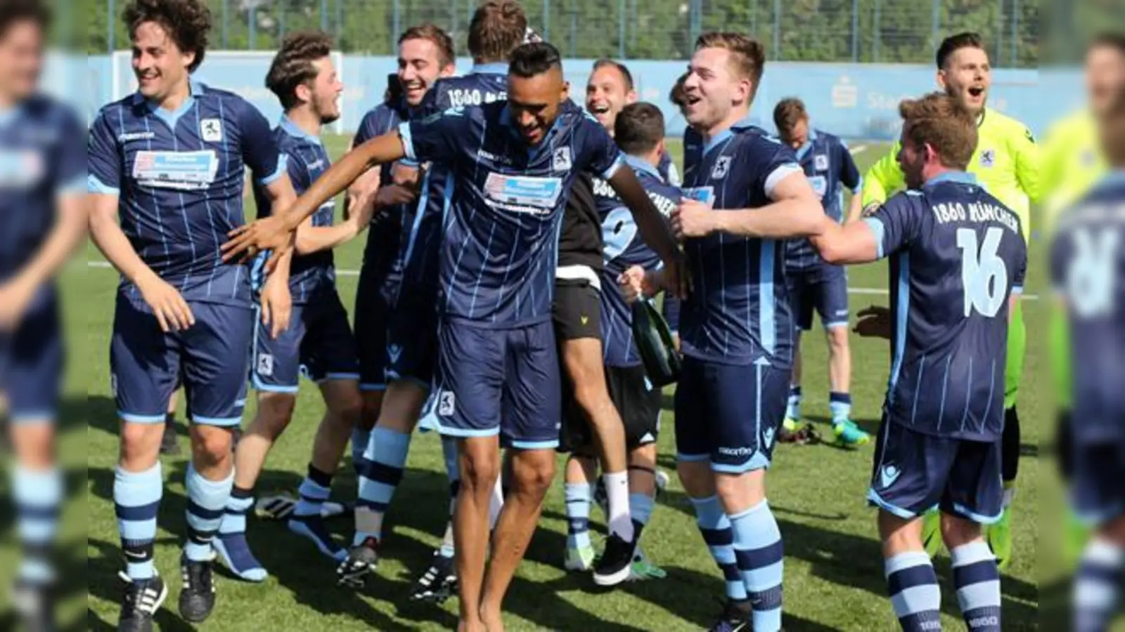 Aufstiegsfreuden: TSV 1860 München IV.  (Foto: Alfons Seeler)