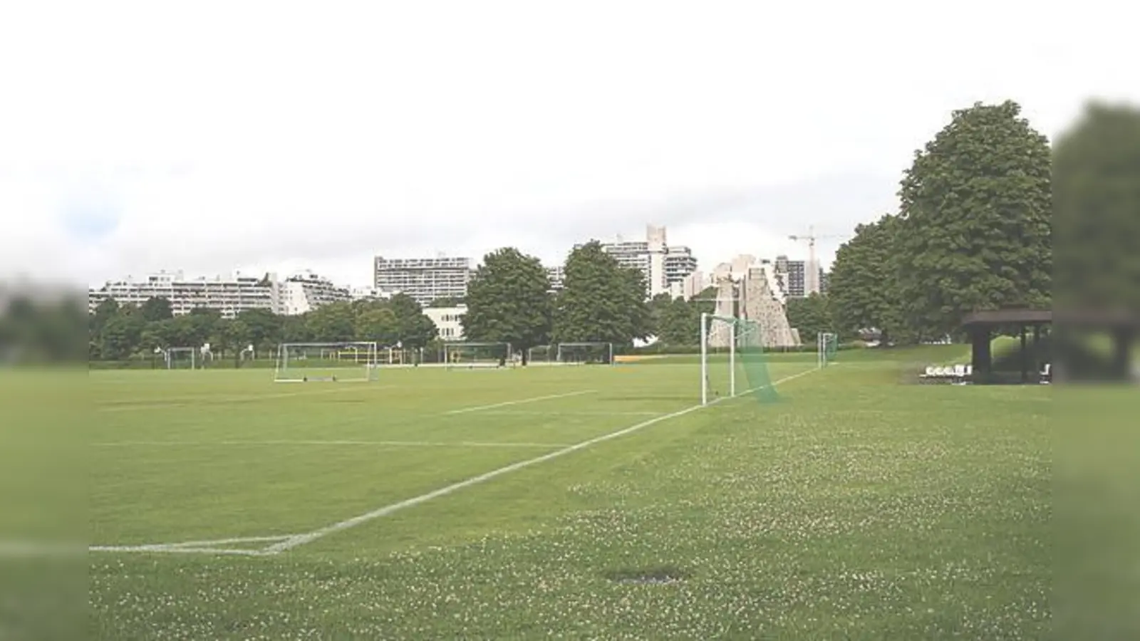 Die Anwohner des Olympischen Dorfes sowie die  Lokalpolitiker lehnen eine mögliche Verkleinerung der ZHS-Freisportflächen ab. 	 (Foto: ws)