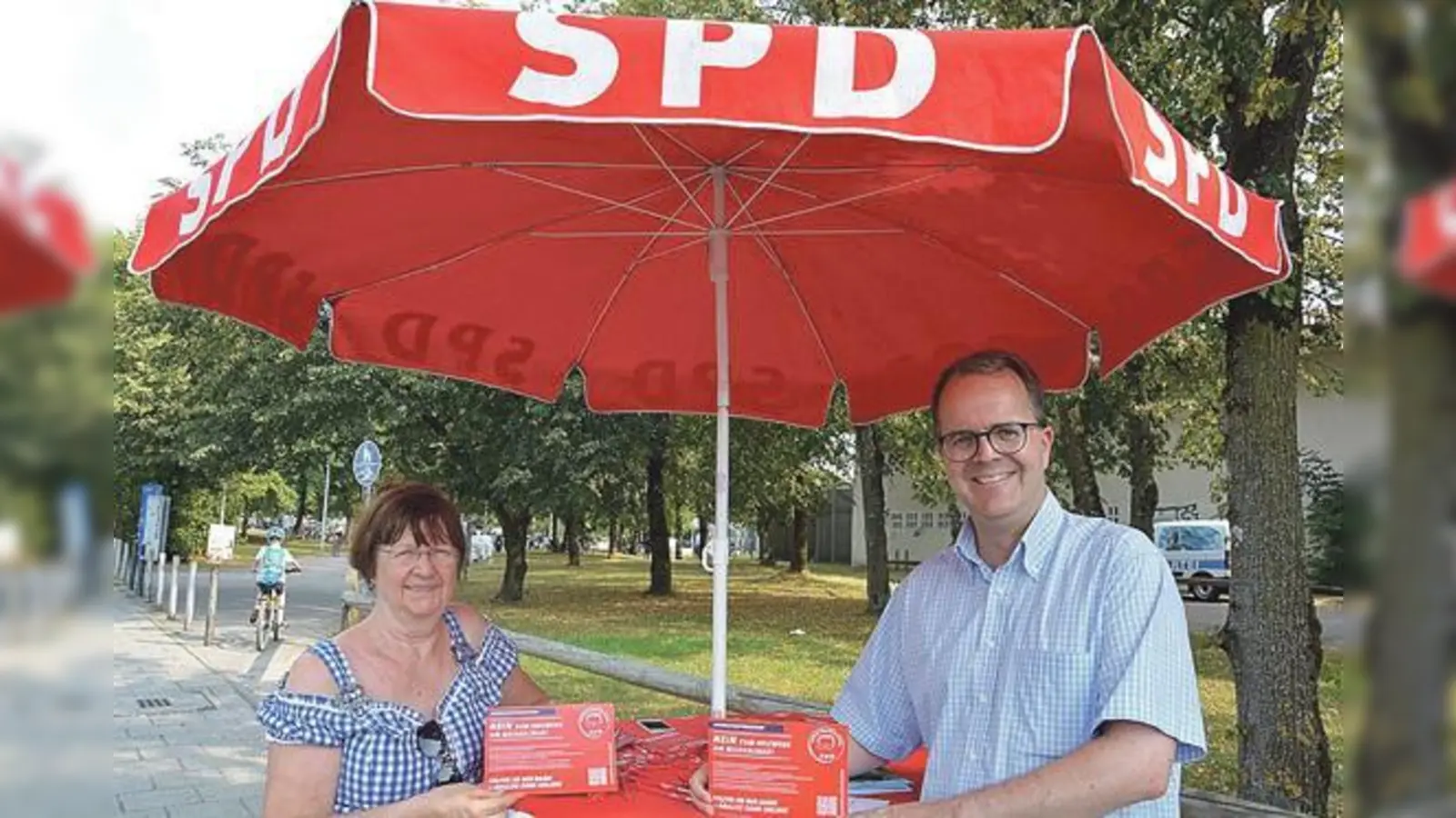 Marina Achhammer und Markus Rinderspacher starten Unterschriftenaktion gegen die Prüfung eines neuen Heizkraftwerk am Michaelibad. 	 (Foto: privat)