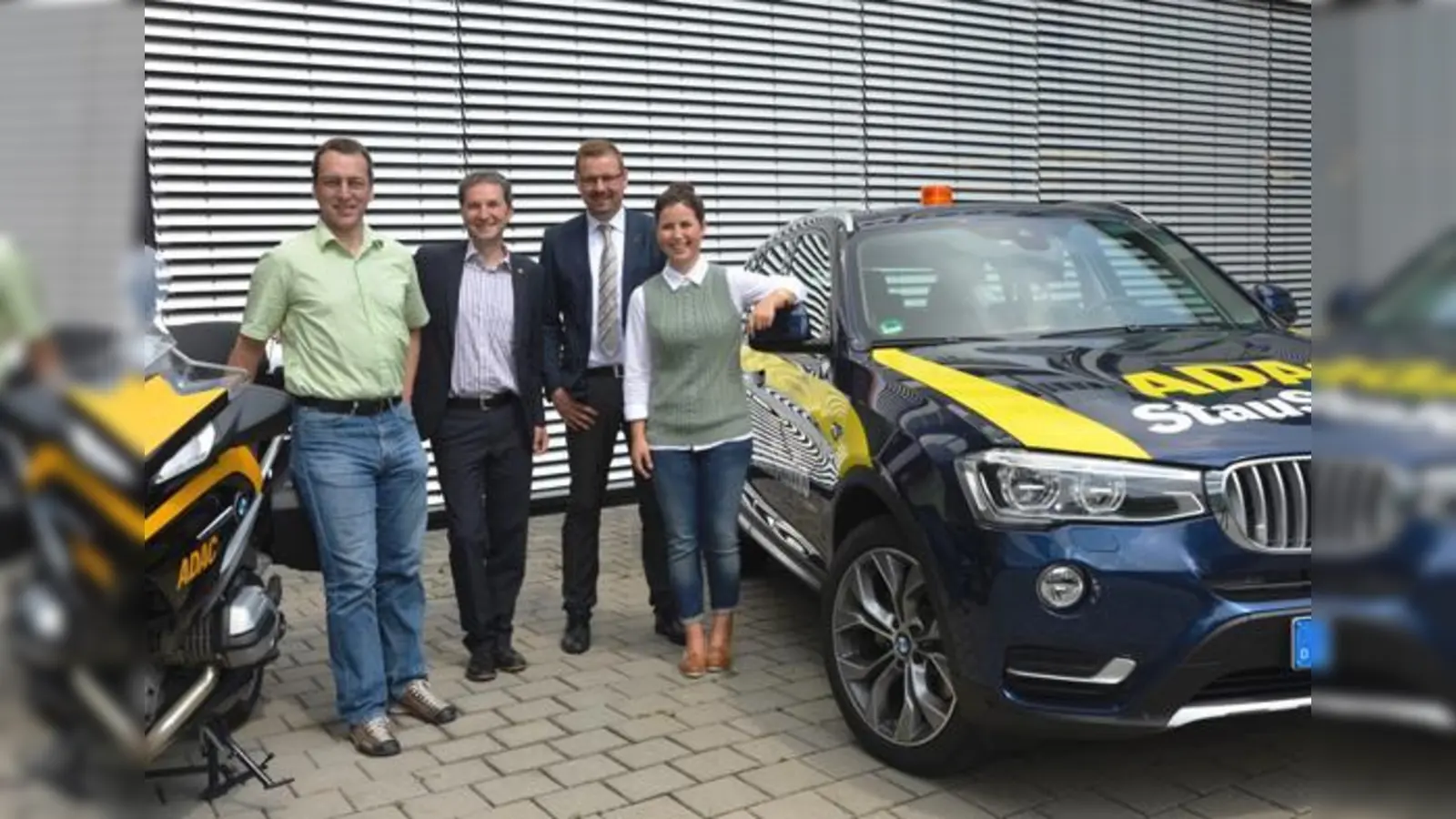 Die Verkehrsexperten wissen, wie Autourlauber entspannt und sicher ans Ziel kommen:  Stauberater Bernd Emmrich, Markus Bachleitner (Verkehrsstudio), Stefan Dorner und Verkehrspsychologin Nina Wahn (v. li.).	 (Foto: ADAC Südbayern)