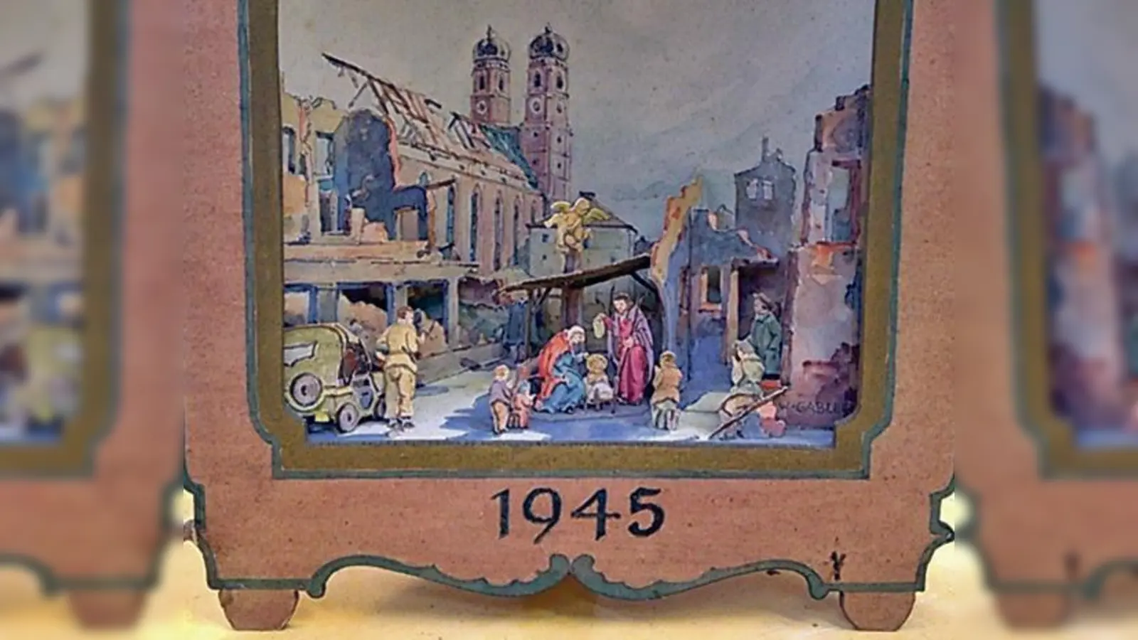 Blick in die Jubiläums-Ausstellung: Der Münchner Bildhauer Sebastian Osterrieder (1864  1932) gilt als Erneuerer der künstlerischen Weihnachtskrippe (oben). München in Trümmern zeigt die Papierkrippe von W. Gabler von 1945.	 (Fotos: Verein)