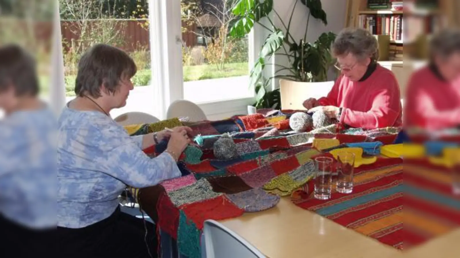 Im ASZ Aubing gibt es viele Kurse und Gruppen: Hier kann man Gymnastik machen, Wandern, das Gedächtnis trainieren, seine Sprachkenntnisse auffrischen oder Handarbeiten. (Foto: Eva Schraft)
