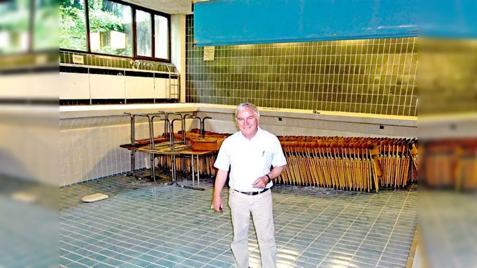 Stuntzschule-Rektor Hans Tschense im seit zehn Jahren stillgelegten Schwimmbad, das nunmehr zu einer Mensa umgebaut werden soll.	 (Foto: ikb)