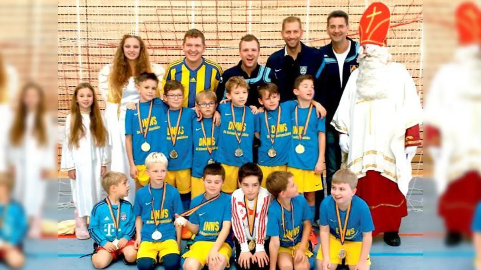 Kleine Kicker mit himmlischem Beistand. Die Poinger belegten den siebten Platz.	 (Foto: VA)