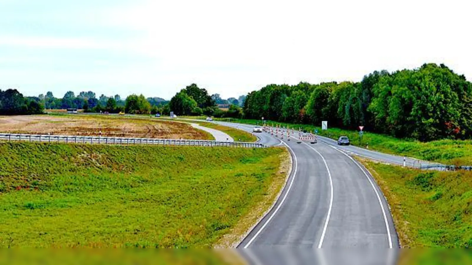 Noch ist die B388a hinter der Hallbergmooser S-Bahn-Brücke nicht fertig.	 (F.: bb)