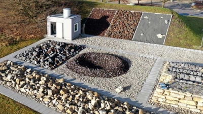 Die Rover-Fahrzeuge sollen sich auf dem DLR-Testgelände auf den unterschiedlichen Bodenbelägen bewähren, damit sie dann auf Mars oder Mond eingesetzt werden können.  (Foto: DLR)