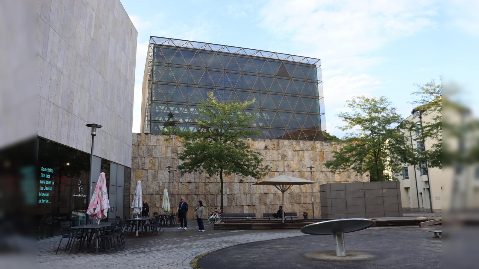 Das-J-dische-Museum-bei-Rundg-ngen-kennenlernen