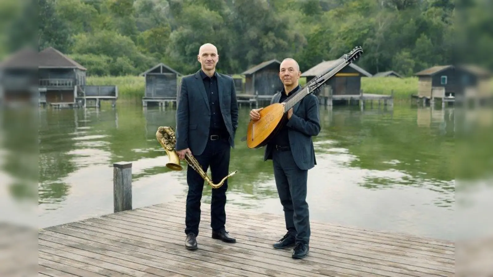 Der Saxophonspieler Hugo Siegmeth (links) tritt mit Axel Wolf (Laute) als Duo „Flow“ im Rahmen der Jubiläumskonzerte der Auferstehungskirche im Westend auf. (Foto: Marc Dietenmeier)