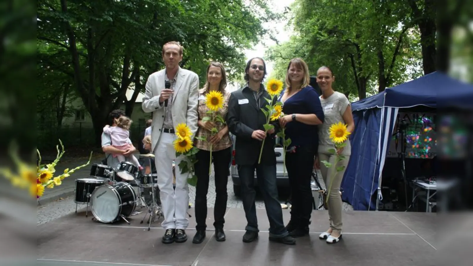 Der Leiter des Abenteuerhorts Gern, Andreas Bugai (li.) zusammen mit seinem Team (v.l.): Eva Hoffmann, Daniel Romascan, Anna Mertens (stellvertretende Einrichtungsleiterin) und Petra Ostojic. (Foto: sb)
