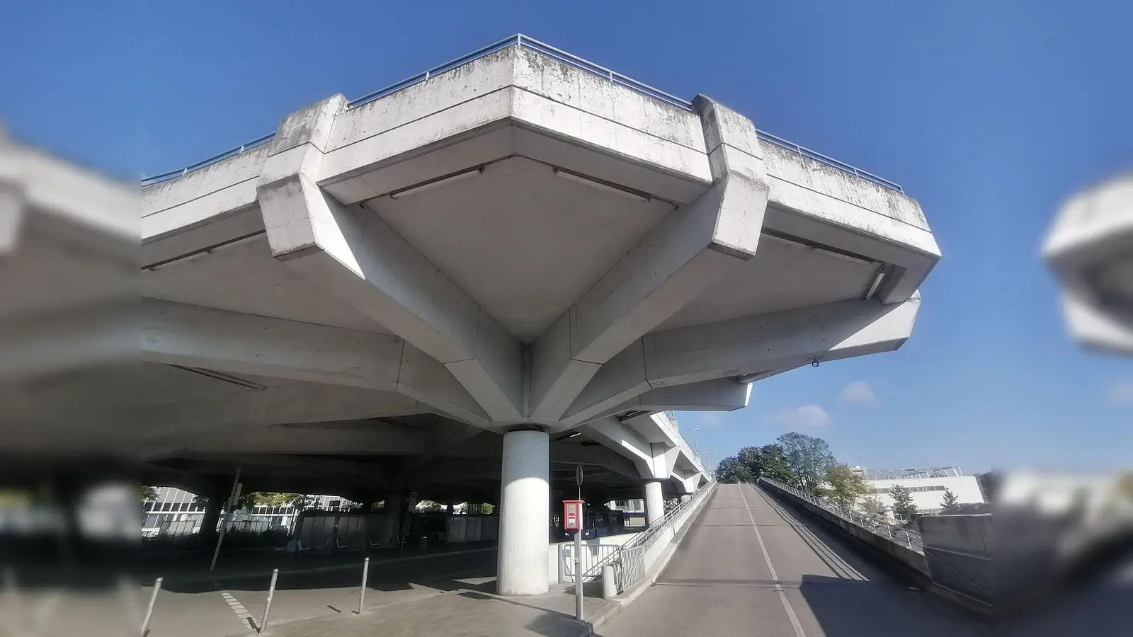 Das Parkdeck an der Aidenbachstraße wird abgerissen und neu gebaut. (Foto: job)