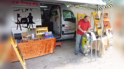 Leo Frey kommt mit seinem mobilen Schleifstand am 18. September auf den Wochenmarkt nach Poing.  (Foto: privat)