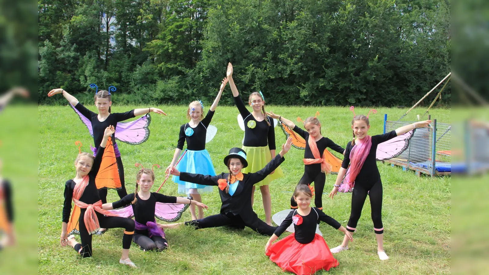 Die Kinder studieren Zirkusnummern ein und werden sie am Samstag, 9. August, vor großem Publikum im Zelt präsentieren. Dazu sind alle herzlich eingeladen.  (Foto: VA)