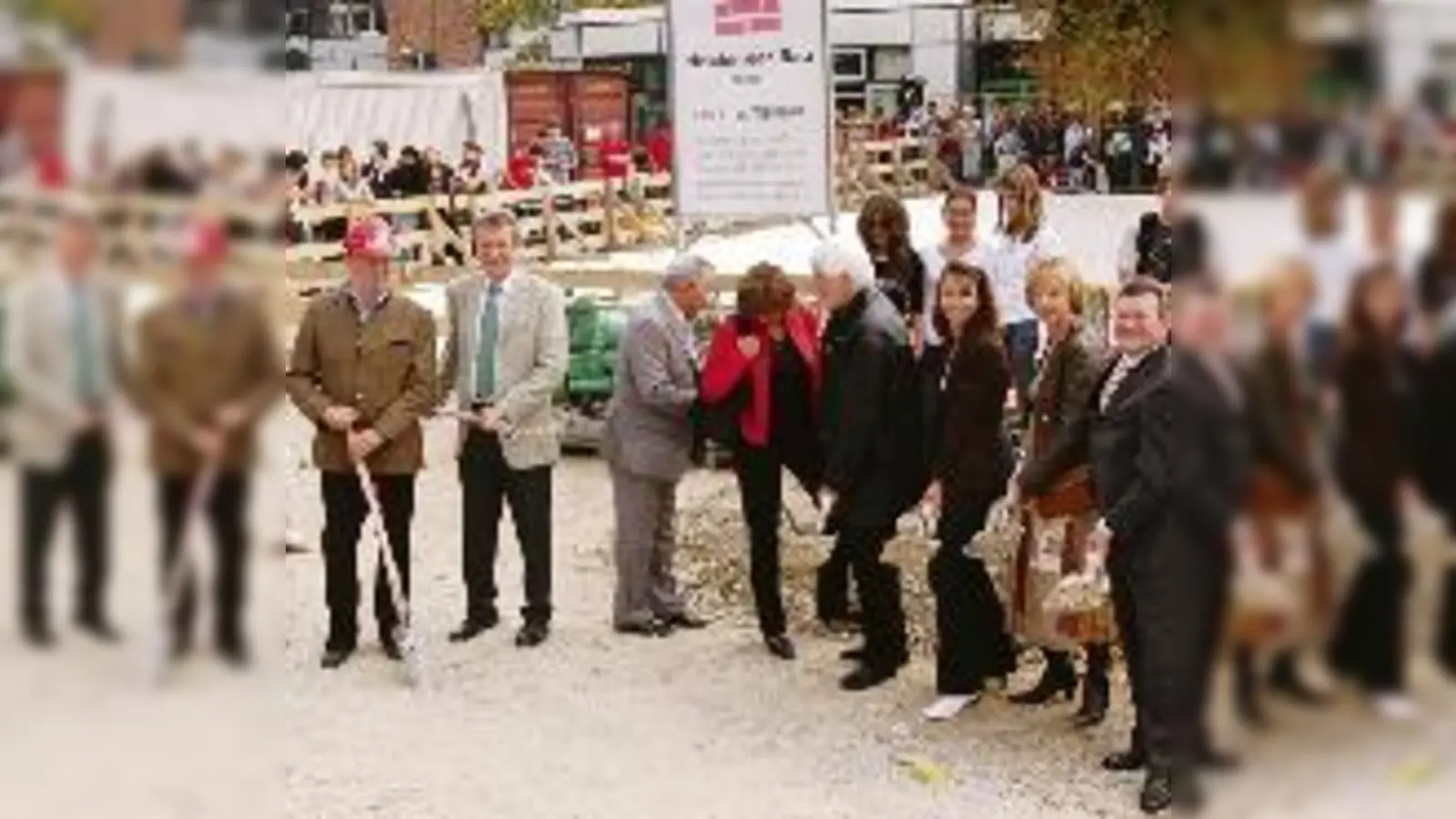 Großbaustelle Gymnasium: Die Schüler und Lehrer können es kaum erwarten, dass in einem Jahr aus dieser Baugrube eine schöne, große Mensa wird.  (F.: ba)