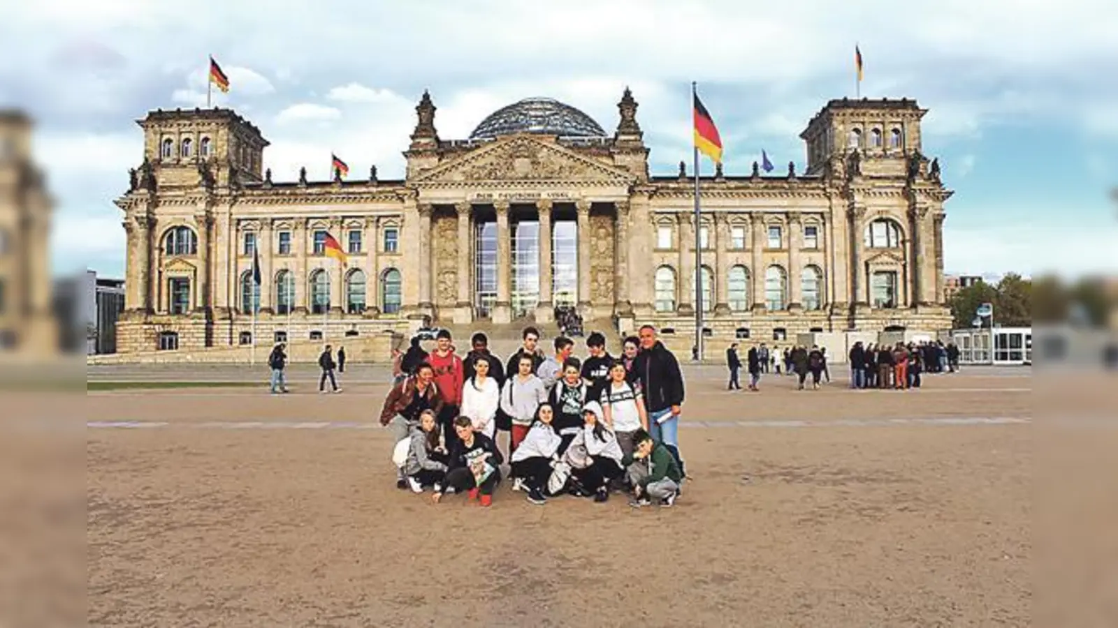 »Dem deutschen  (Foto: Die Oberschleißheimer Jugendlichen waren da, wo Politik für Deutschland gemacht wird.	VA)