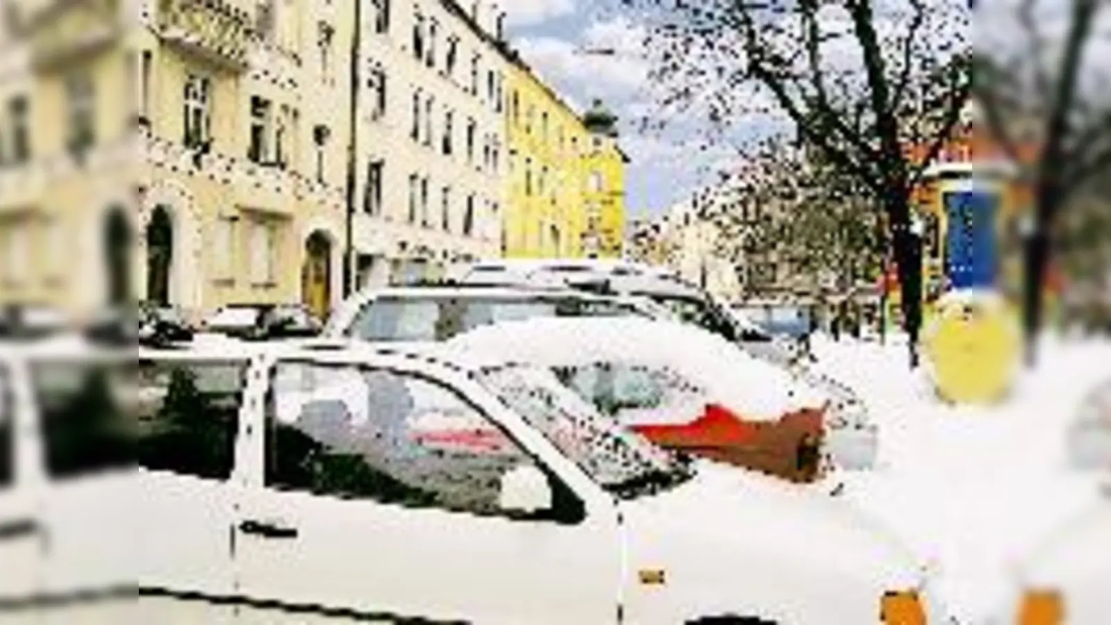Wo sollen die Autos nur alle hin? Tiefgaragen für Anwohner oder Lizenzgebiete sind zwei Lösungsansätze, die derzeit diskutiert werden.	 (Foto: jl)