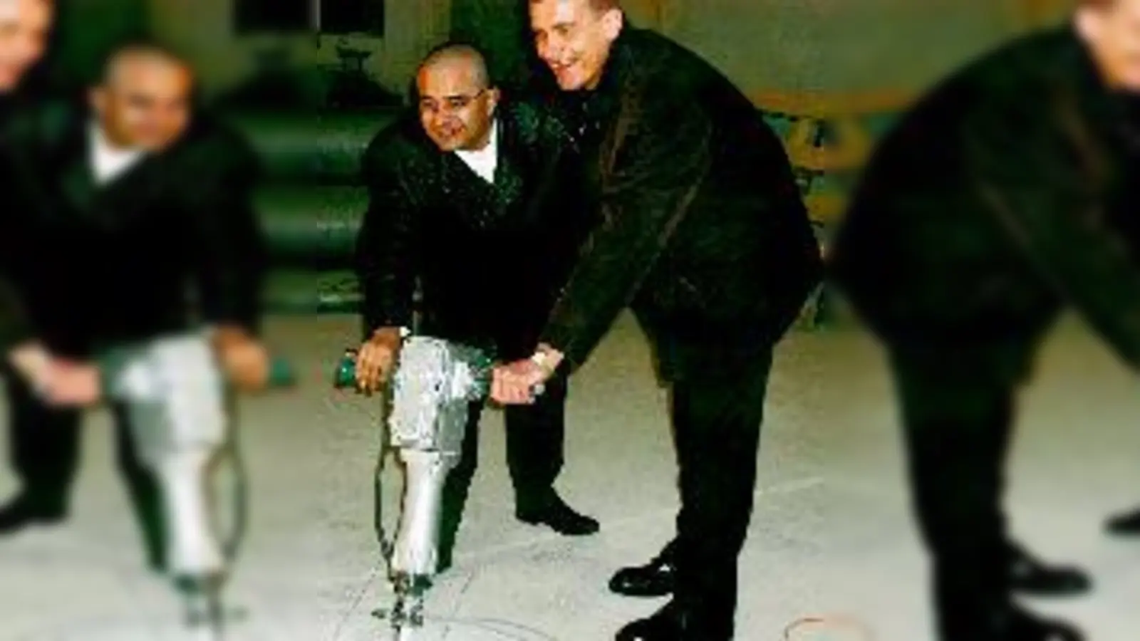 Presslufthammer statt fetter Beats: Damit die neue »Kultfabrik« bald voll durchstarten kann, legen Geschäftsführer Ani-Ruth Lugani und René Opitz auch mal selbst  Hand an.	 (Foto: ms)