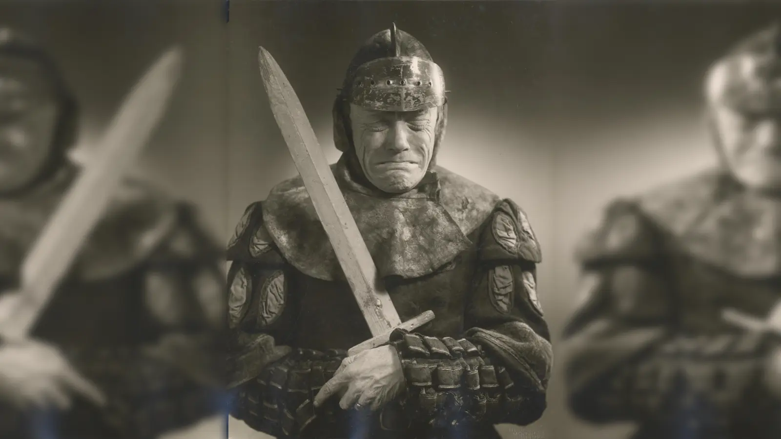 Liebhaber von Karl Valentin und seinen Rittersleut' können noch bis zum 15. November eine Ausstellung in Grünwald besuchen.  (Foto: Theaterwissenschaftliche Sammlung, Universität zu Köln.)
