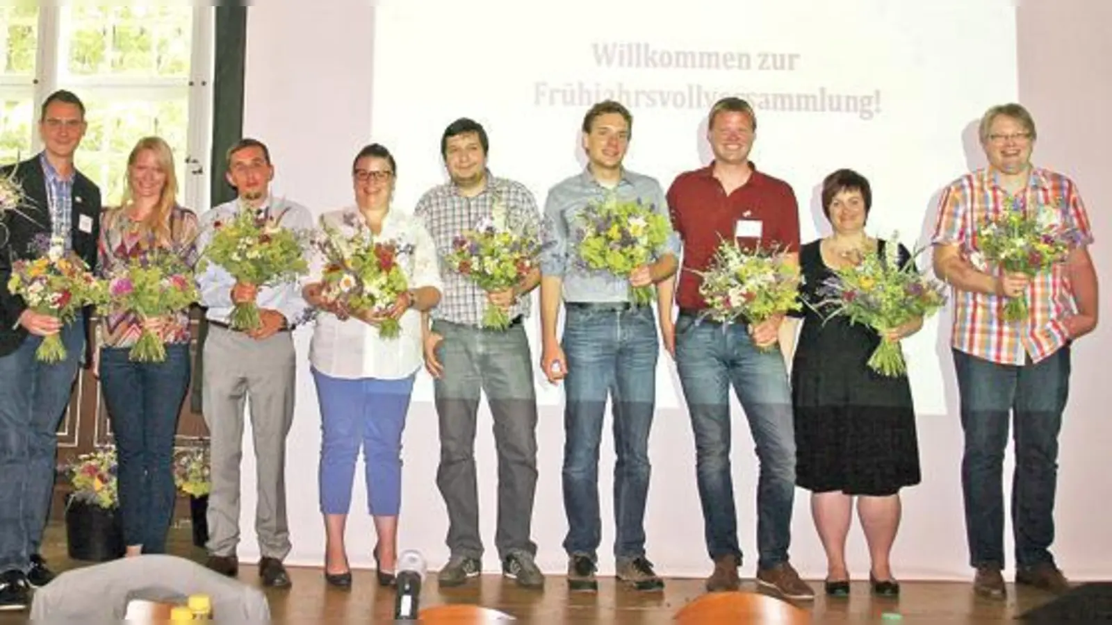 Der neue ehrenamtliche Vorstand (v. l.) : Christian Wilhelm Katharina Räuber, Stephan Metzker, Lisa Konrad-Lohner, Uwe Simionescu, Bernd Streppel, Jan  Museler, Katrin Fecher und Heinz Hagenmaier.	 (Foto: KJR München-Land)
