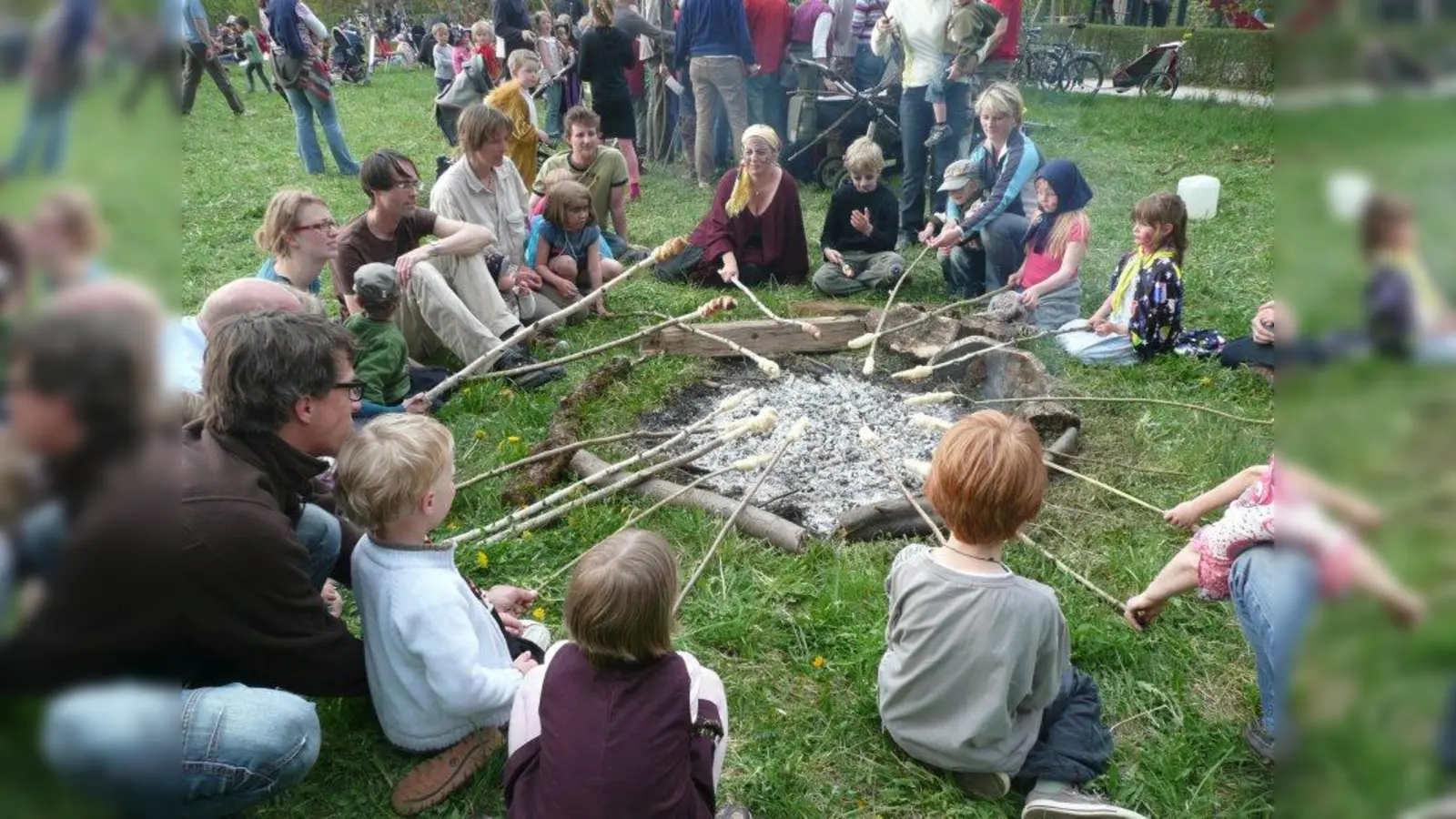 In Krailling findet wieder die Walpurgisnacht statt, bei der die Kinder ihre Besen selbst binden können und ein großes Picknick veranstaltet wird. (Foto: pi)