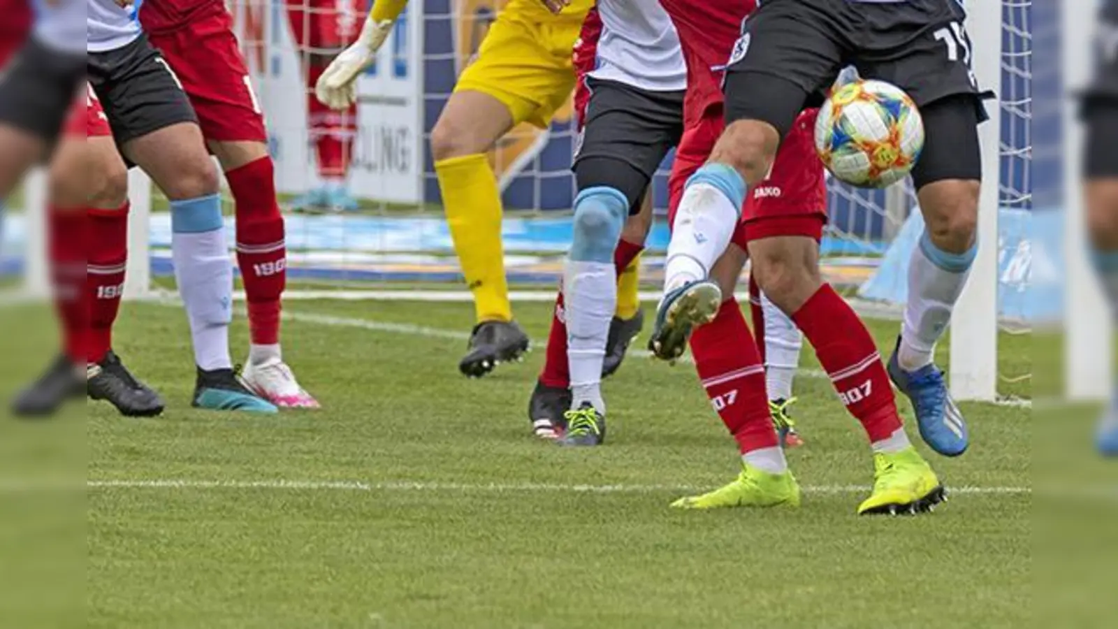 Kursverfall: Spielerbeine.  (Foto: Anne Wild)