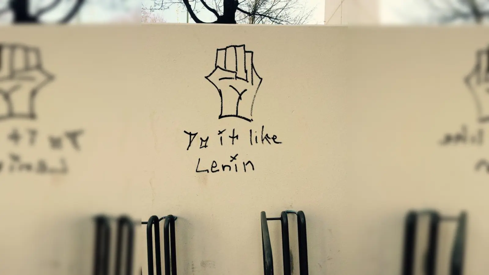 Mit Pamphleten wie „Was tun?” legt er in seinen zwei Jahren in München erste schriftliche und politische Grundlagen für die russische Revolution. Was tun? Do it like Lenin. (Foto: Clara Holzheimer)