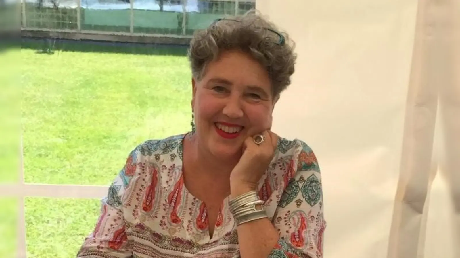 Die US-Amerikanerin Jane Scheiring liest englische Bilderbücher für Kinder ab vier Jahren vor. (Foto: privat)