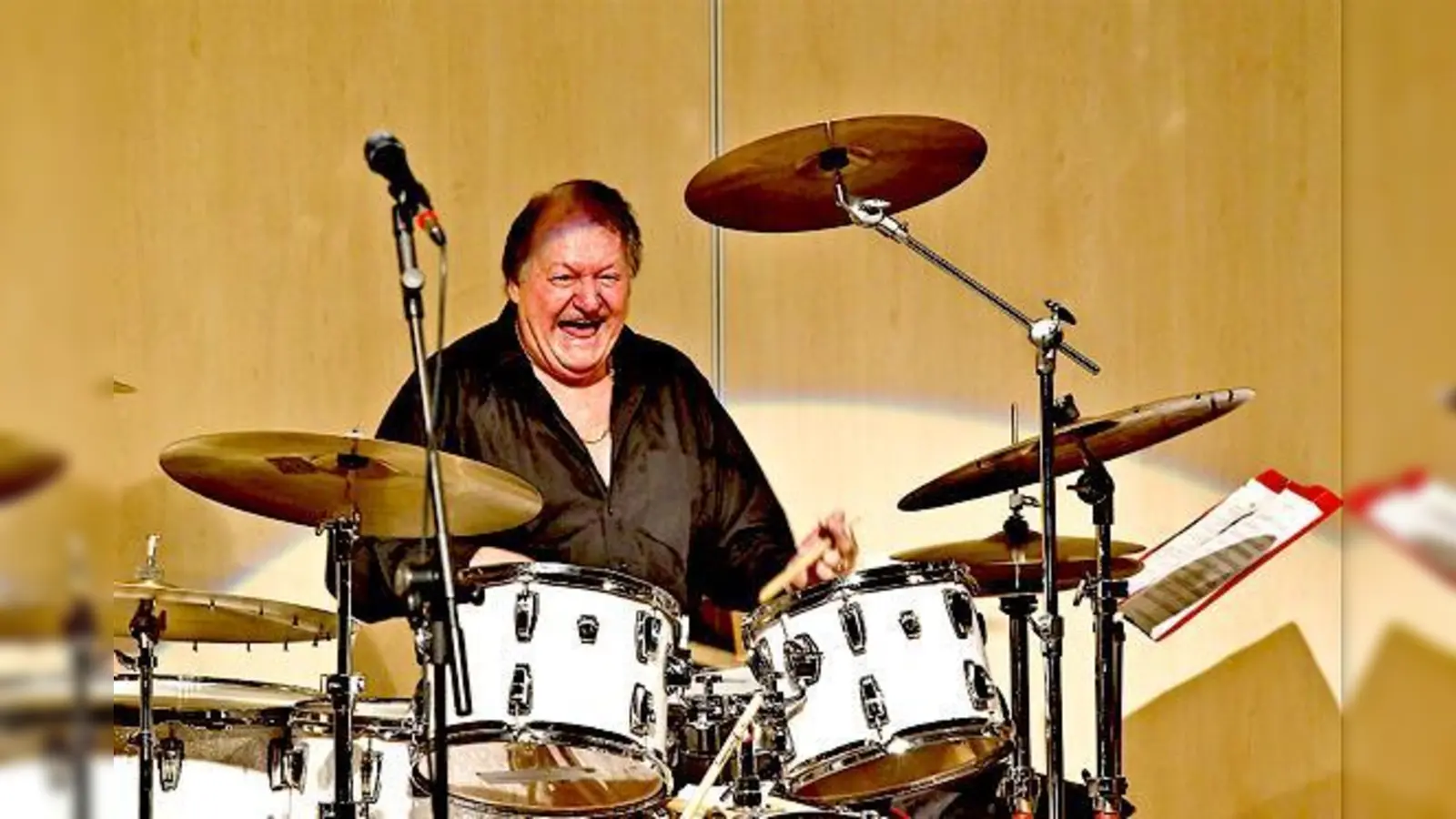 Charly Antolini (künstlerischer Leiter und Bandleader des Abends). 	 (Foto: VA)