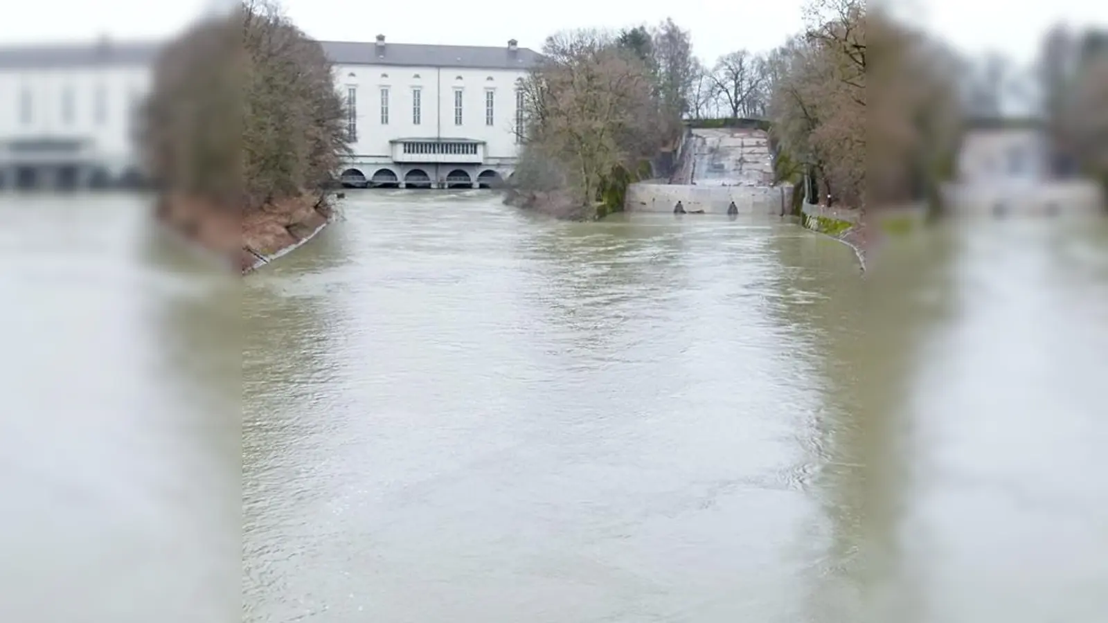 Das Wasserkraftwerk in Aufkirchen, der größte Stromerzeuger im Landkreis Erding.  (Foto: bb)
