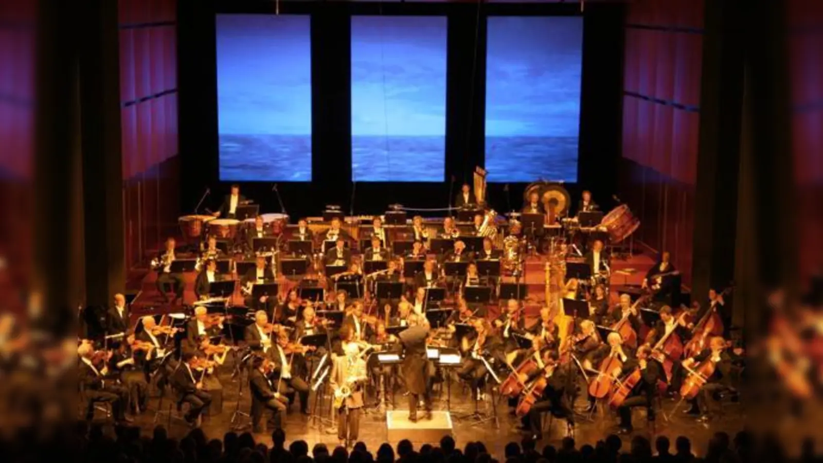 Ein Ensemble aus 140 Mitwirkenden sorgt für die imposante Klangfülle der monumentalen Stücke. 	 (Foto: VA)