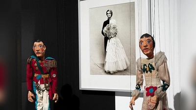 Die Sonderausstellung „(K)ein Puppenheim. Alte Rollenspiele und neue Menschenbilder” wird am Mittwoch Abend im Rahmen einer Dialogführung gezeigt. <br> (Foto: © Münchner Stadtmuseum)