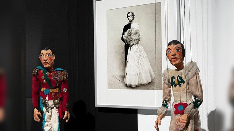 Die Sonderausstellung „(K)ein Puppenheim. Alte Rollenspiele und neue Menschenbilder” wird am Mittwoch Abend im Rahmen einer Dialogführung gezeigt. <br> (Foto: © Münchner Stadtmuseum)