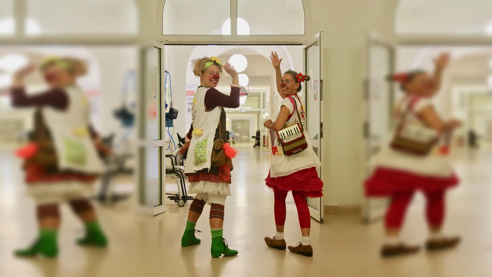 In der vierten Folge der digitalen Talkshow der KlinikClows erzählen ein Arzt und die Leiterin eines Seniorenzentrums, wie sich der Besuch der Clowns auf kranke Menschen auswirkt. (Foto: Konstantin Molodovsky)