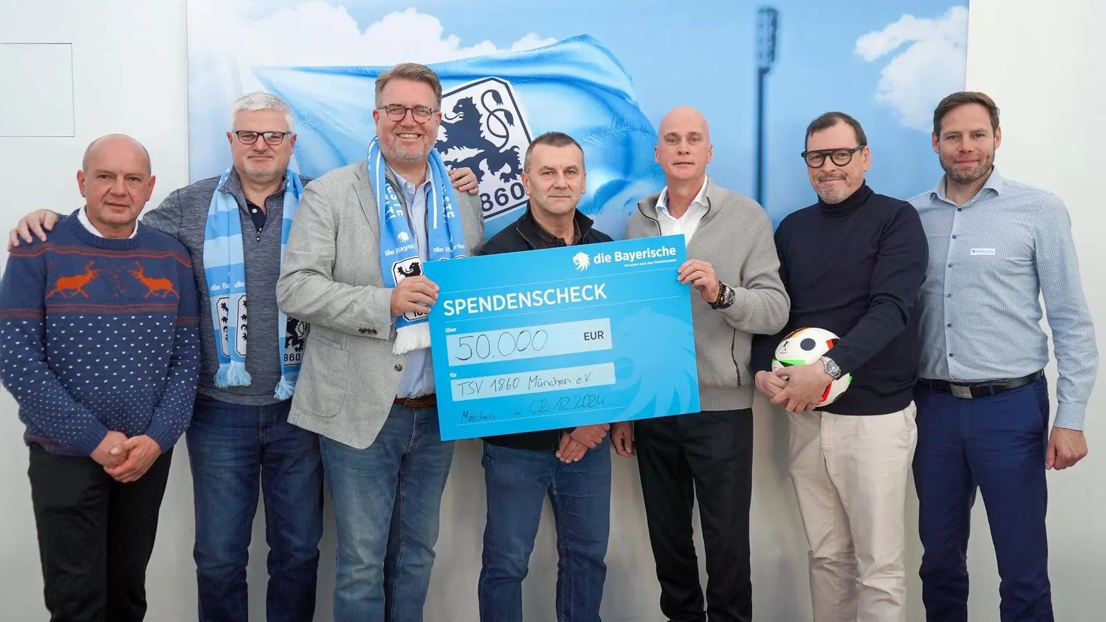 Vereint: Präsidium, Geschäftsführung und Hauptsponsor. (Foto: TSV 1860)