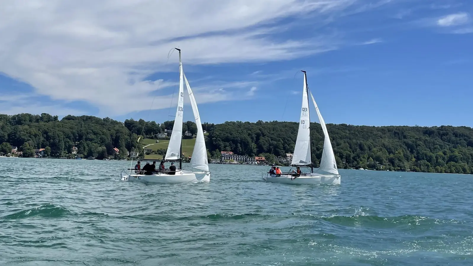 Erfolgreiche Premiere: Neun Jugendliche mit und ohne Behinderung starteten im August zum ersten inklusiven Segelkurs auf dem Starnberger See. (Foto: Uschi Freymadl-Kupfer)