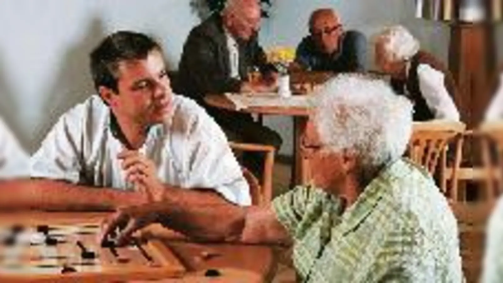 Trend in die richtige Richtung: Siegfried Nadler ist überzeugt, dass Seniorenwohngemeinschaften wie diese eine Möglichkeit sind, der Pflegekrise zu entgehen.  (Foto: Münchenstift)