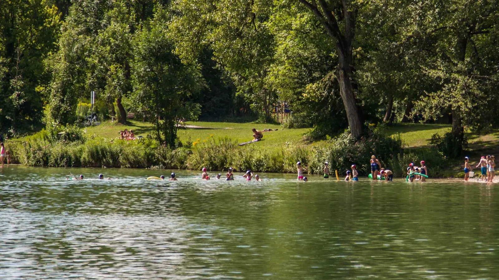 Der Unterföhringer See, auch als Poschinger Weiher bekannt, steht jetzt, ebenso wie der Feringasee, in der Liste der EU-Badegewässer. (Foto: Gemeinde Ufg/zie)