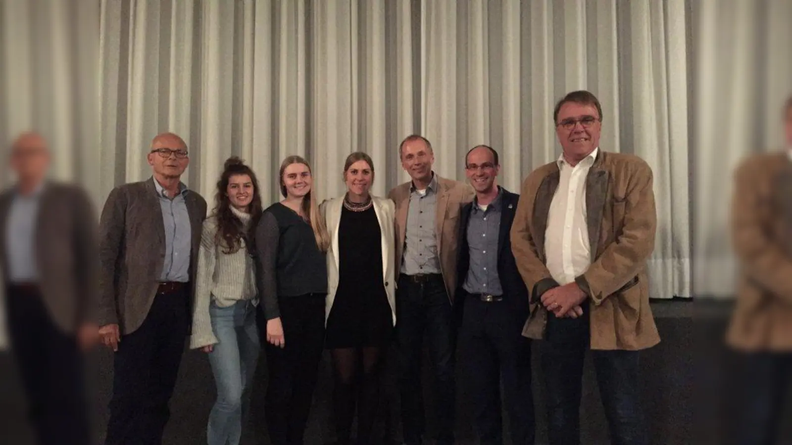 „Wir können mit gutem Beispiel vorangehen und die richtigen Dinge umsetzen.” Die Rotary Clubs Fürsten­feldbruck, Germering und München-West sowie deren Jugendclubs „Rotaract” beschäftigen sich mit dem Artenschutz (von links): Dr. Michael Vogel, Steffi Meier (RAC Fürstenfeldbruck), Franziska Raufer (RAC Germering), Svenja Rausch (RAC Fürstenfeldbruck), Dr. Boris Baginski (RC München-West), Dr. Florian Wackermann (RC Germering), Dr. Christian Frühwald (RC Fürstenfeldbruck). (Foto: Rotary)