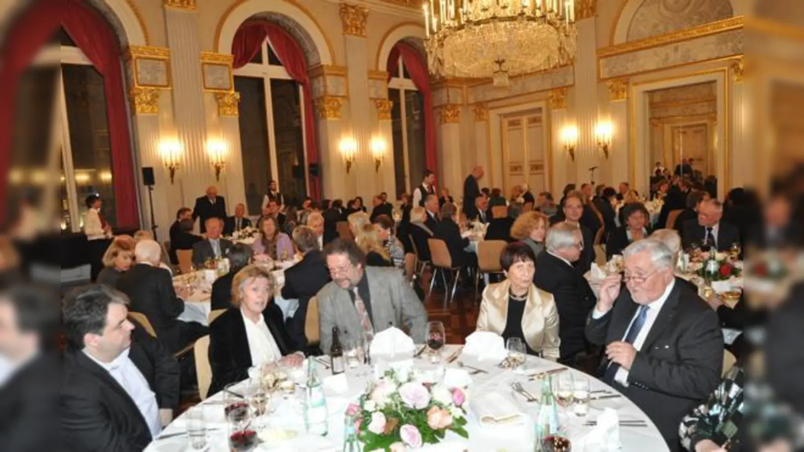 Herrliche und unvergessliche Stunden! Das Wiedersehenstreffen der Freunde des Nationaltheaters. 	 (Foto: J. Schwepfinger)