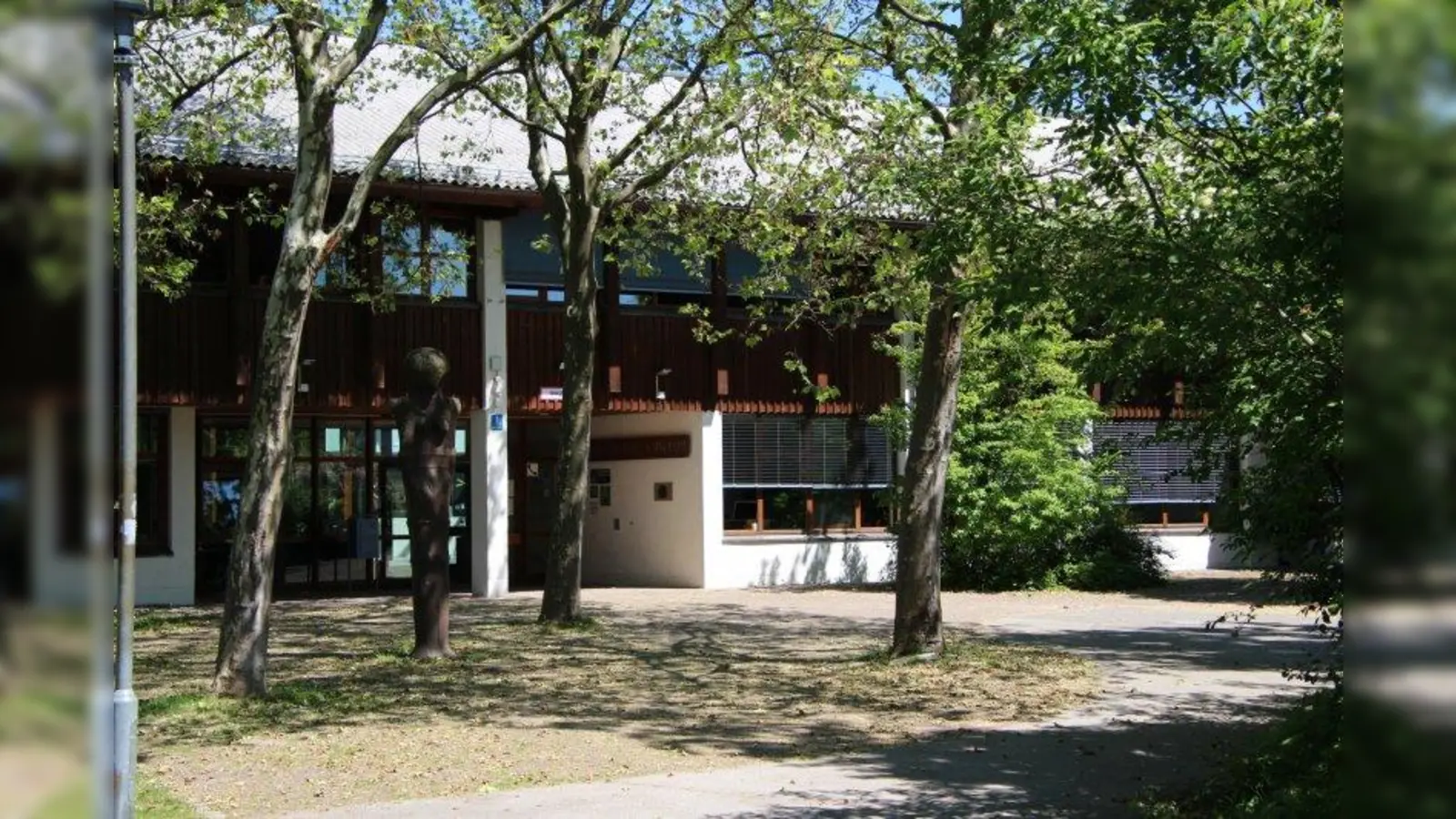 Geht es nach den Plänen der Stadt, dann soll das Louise-Schroeder-Gymnasium an den Dreilingsweg nach Obermenzing verlegt werden. (Foto: sb)