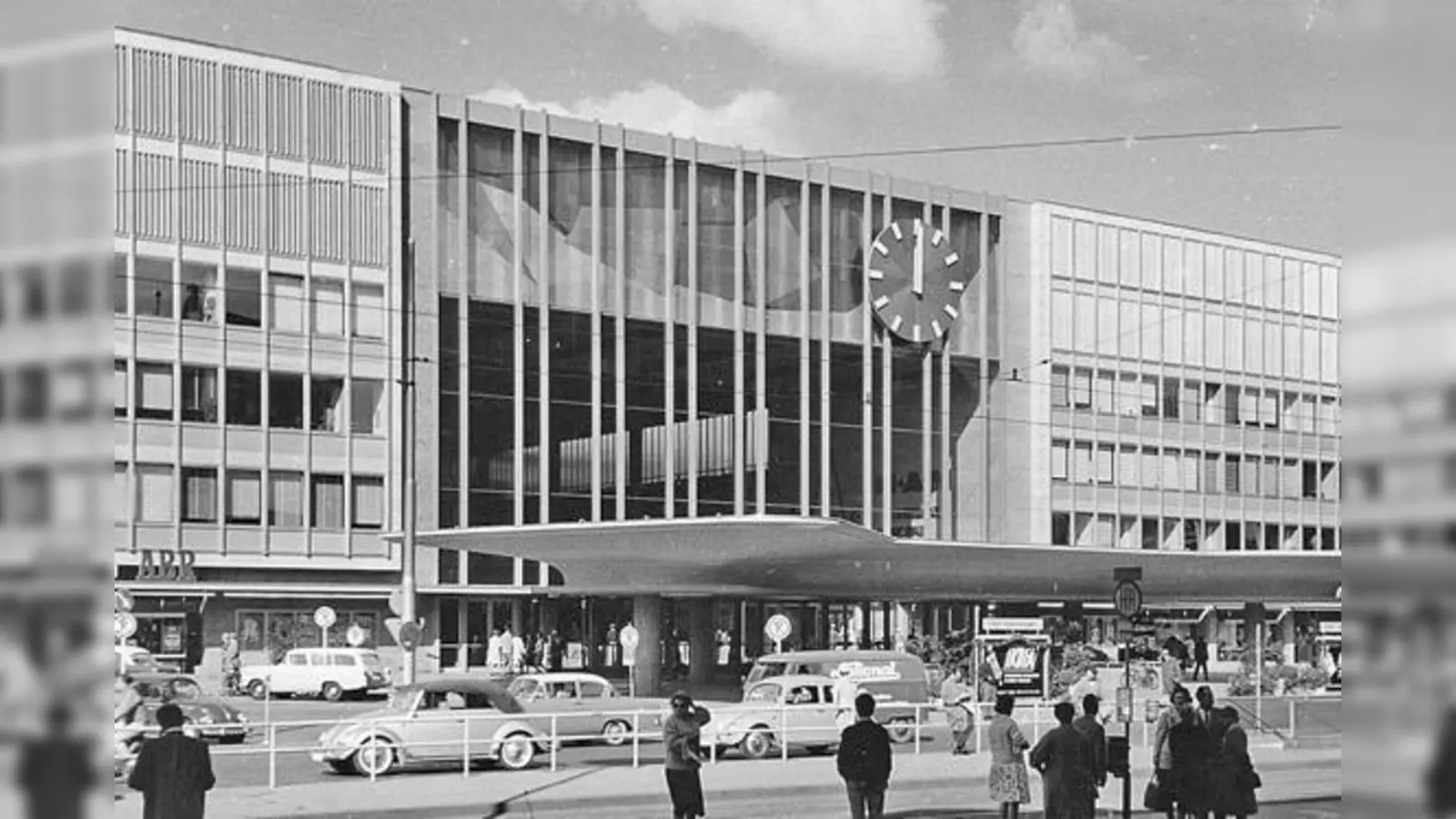 Blick auf die damals hochmoderne Hauptbahnhoffassade 1960.  (Foto: Deutsche Bahn AG)