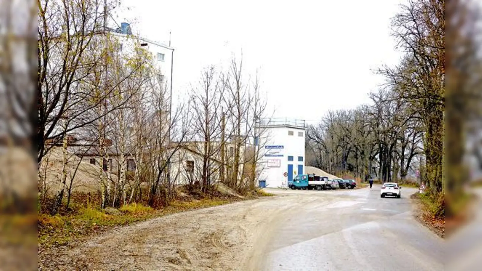 Würde die Straße In den Hacken auf Höhe des Kieswerks gesperrt, gäbe es nach Norden nur noch für Fußgänger und Radler eine Verbindung nach Langengeisling.	 (Foto: bb)