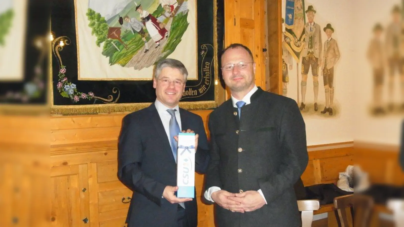 Der neue CSU-Ortsvorsitzende Winfried Kaum (l.) mit Stadtrat Johann Sauerer (Foto: pi)